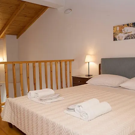 Arcadian & Studios Apartment Xiropigado